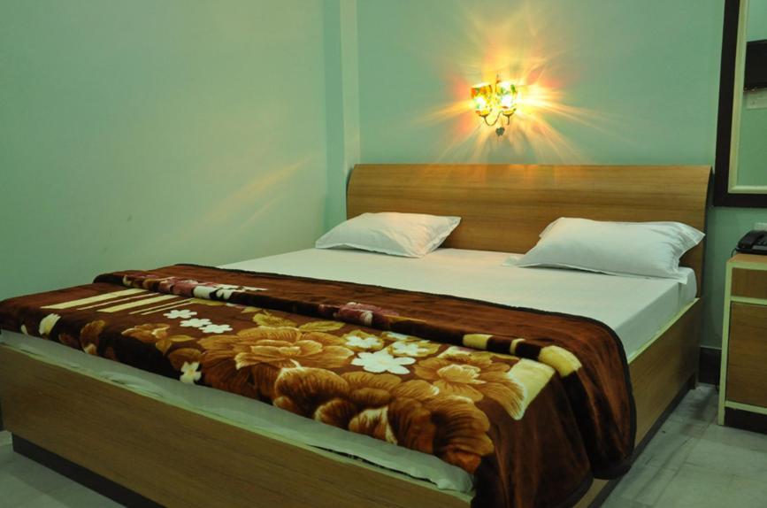 Hotel Kiran Palace Varanasi Rum bild