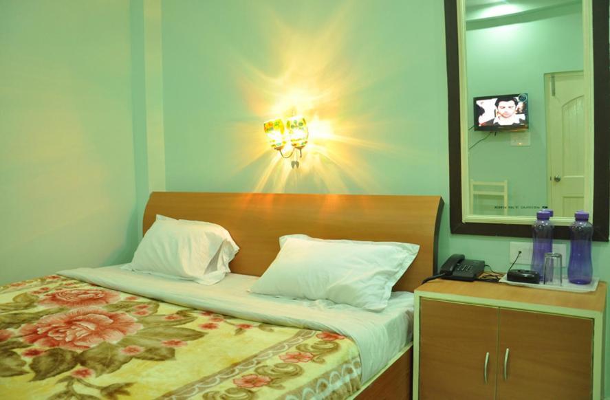 Hotel Kiran Palace Varanasi Rum bild