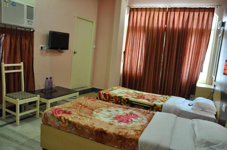 Hotel Kiran Palace Varanasi Rum bild