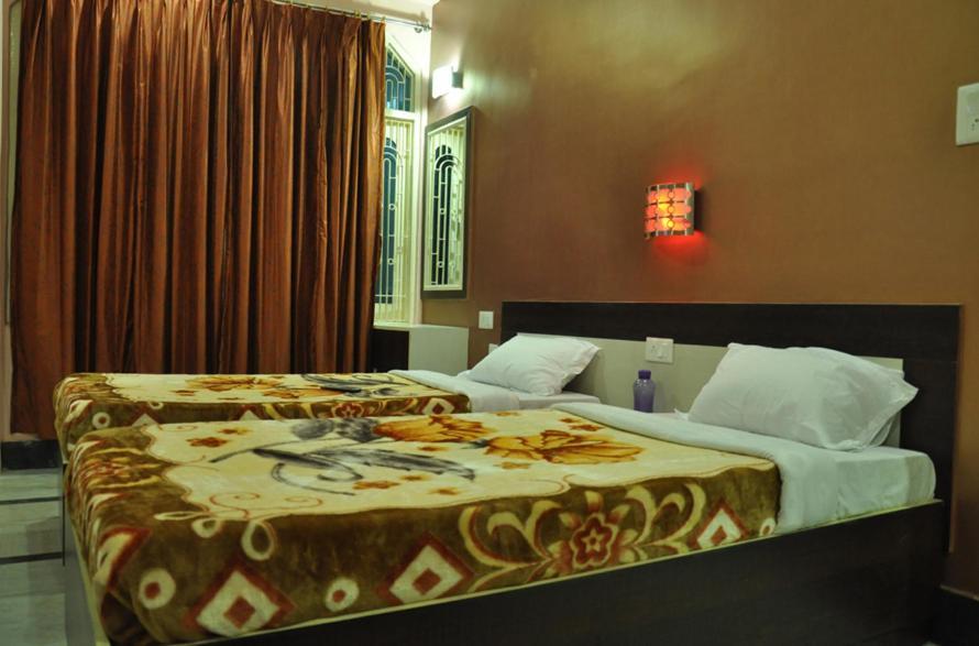 Hotel Kiran Palace Varanasi Exteriör bild
